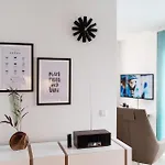 2 Bedroom Lovely In Apartment