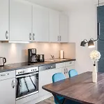 2 Bedroom Lovely In דירה